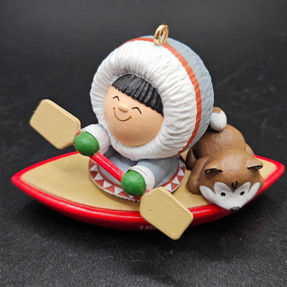 Vintage Hallmark 1985 Frosty Friends Christmas Ornament Eskimo Canoe Seal‎